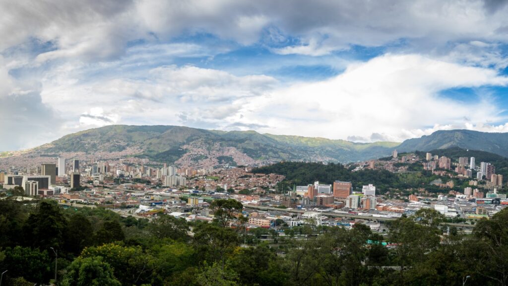 Turismo en Medellín: Las cifras detrás del auge del sector hotelero y sus oportunidades de inversión.